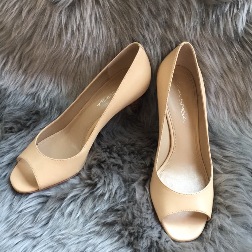 Via Spiga Granada Peep Toe Pump in Camel SZ 7